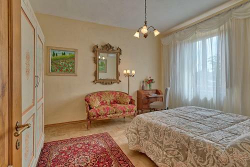 San Giovanni D'asso Villa Sleeps 8 Pool Air Con