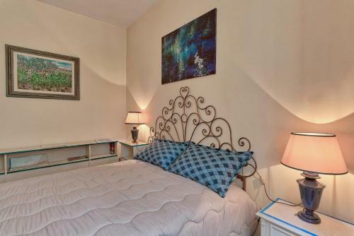 San Giovanni D'asso Villa Sleeps 8 Pool Air Con