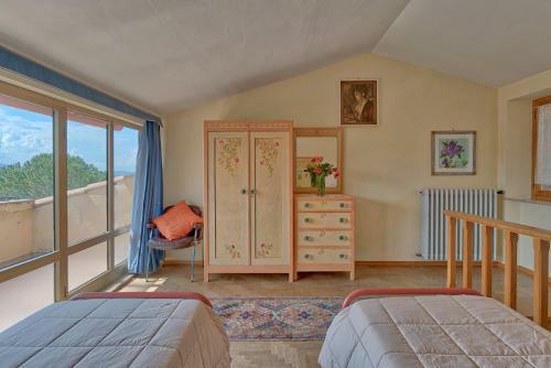 San Giovanni D'asso Villa Sleeps 8 Pool Air Con