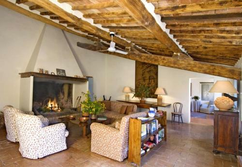 San Giovanni D'asso Villa Sleeps 7 Pool Air Con
