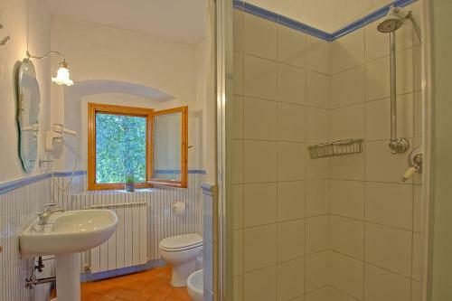 San Donato In Collina Apartment Sleeps 12