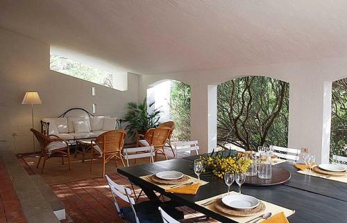Porto Pino Villa Sleeps 10 Wifi