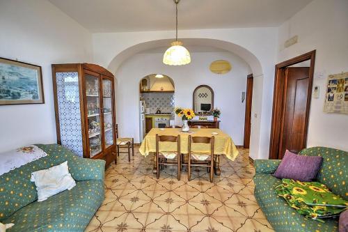 Praiano Villa Sleeps 4 Air Con Wifi