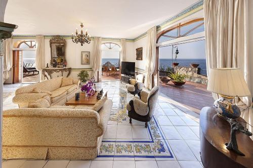 Praiano Villa Sleeps 14 Pool Air Con Wifi