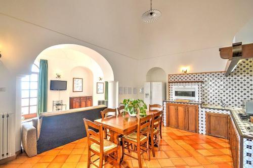 Praiano Villa Sleeps 8 Pool Air Con Wifi