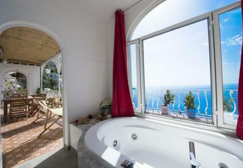 Praiano Apartment Sleeps 4 T721497
