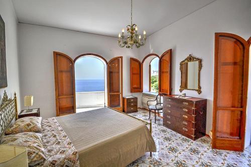Praiano Villa Sleeps 10 Air Con Wifi