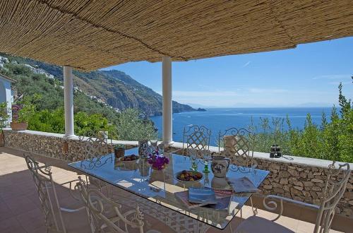 Praiano Villa Sleeps 8 Air Con Wifi