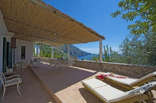 Praiano Villa Sleeps 8 Air Con Wifi