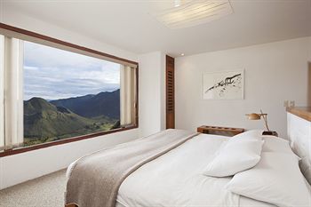 El Crater Hotel