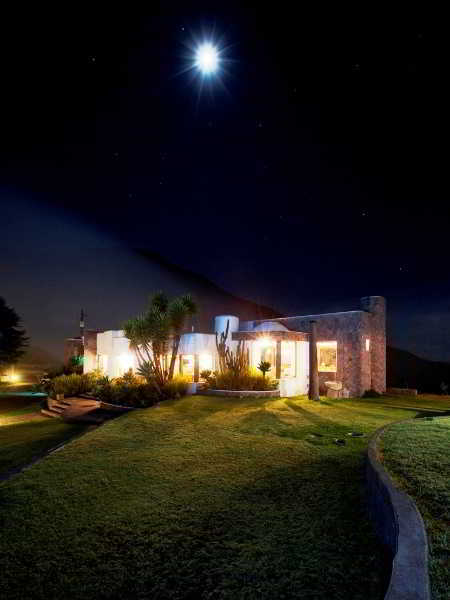 El Crater Hotel