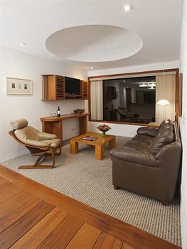 El Crater Hotel