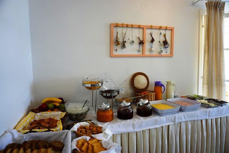Akrotiri Hotel