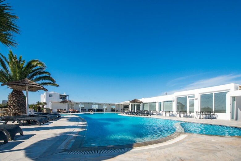 Giannoulaki Village Hotel