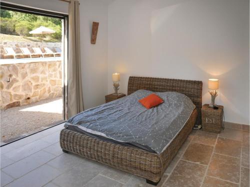 Five-bedroom Holiday Home In Bagnols En Foret