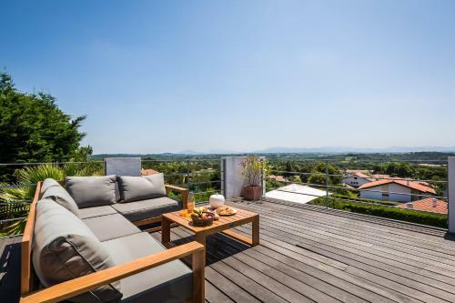 Bidart Villa Sleeps 8 Pool Air Con Wifi