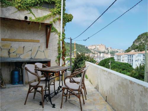 Two-bedroom Apartment In Bonifacio