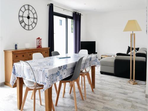 Three-bedroom Holiday Home In Saint-germain-sur-ay