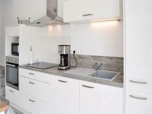 Three-bedroom Holiday Home In Saint-germain-sur-ay