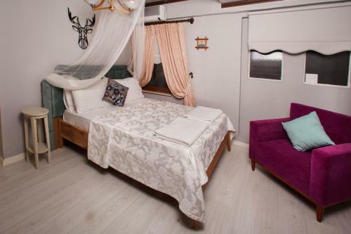 Iola Hotel