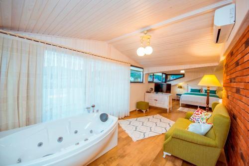 Villa Tn Hotel (adult Only)