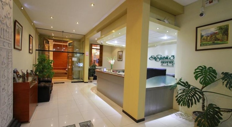 Hotel Ensue�o