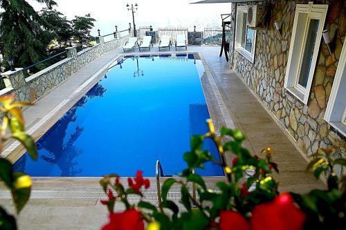 6 Bedroom Villa With Private Pool