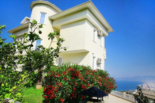 6 Bedroom Villa With Private Pool
