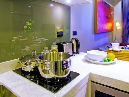 Apartamentos Ocean Stone Phuket By Holy Cow 10