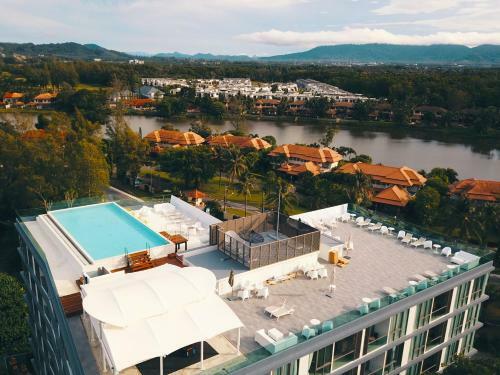 Apartamentos Ocean Stone Phuket By Holy Cow 10