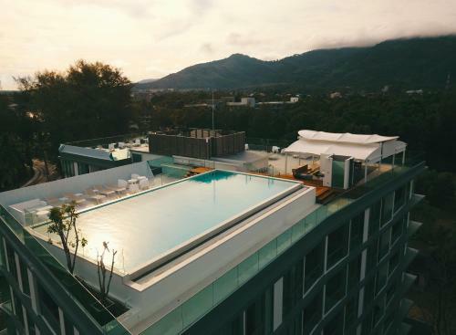 Apartamentos Ocean Stone Phuket By Holy Cow 10