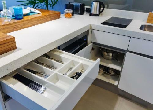 Apartamentos Ocean Stone Phuket By Holy Cow 10