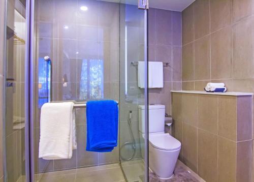 Apartamentos Ocean Stone Phuket By Holy Cow 10