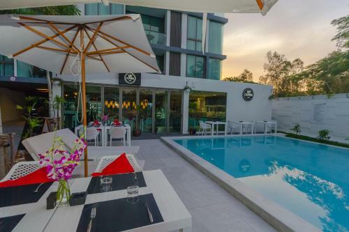 Apartamentos Ocean Stone Phuket By Holy Cow 10
