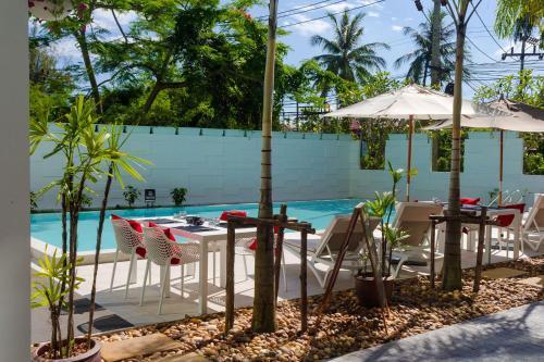 Apartamentos Ocean Stone Phuket By Holy Cow 10