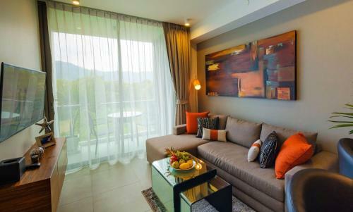 Apartamentos Ocean Stone Phuket By Holy Cow 10