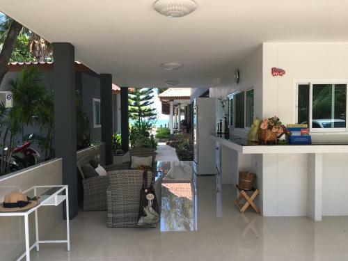 Maenam Villa Hotel