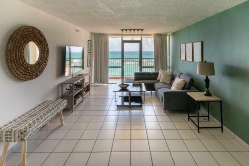 Aparthotel Ocean View Deluxe Suite: Pvt. Beach & Pool