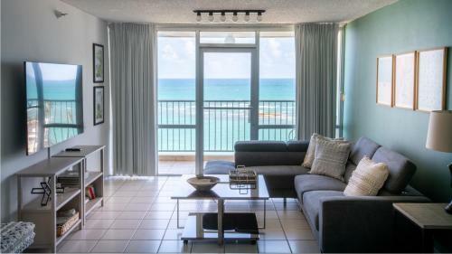 Aparthotel Ocean View Deluxe Suite: Pvt. Beach & Pool