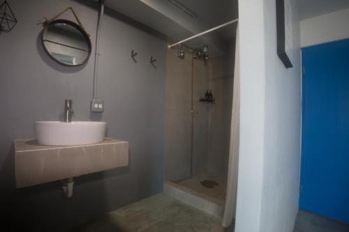 Nomada Urban Beach Hostel