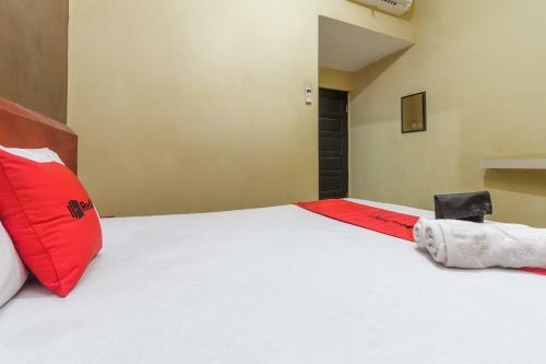 Hostal Reddoorz Near Duta Mall