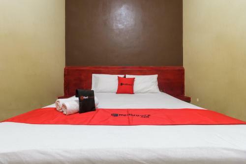 Hostal Reddoorz Near Duta Mall