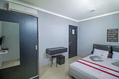 Hostal Reddoorz Plus @ Radio Dalam 2
