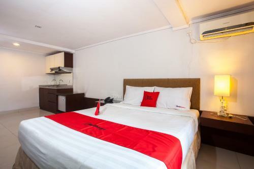 Hotel Reddoorz Premium @ Raya Nginden