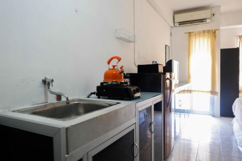 Homey Studio Puri Mas Apartment By Travelio