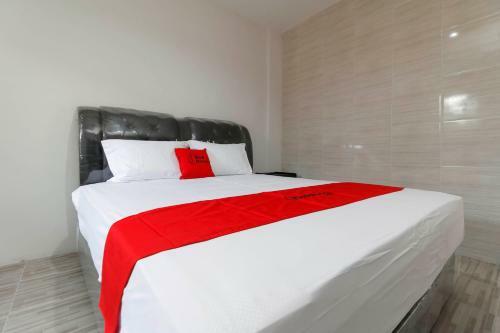 Hostal Reddoorz Plus Near Rs Royal Prima