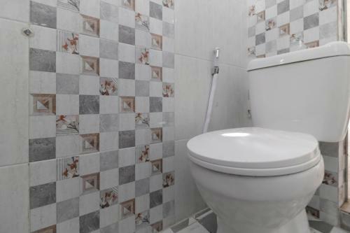 Hostal Reddoorz Plus Near Rs Royal Prima