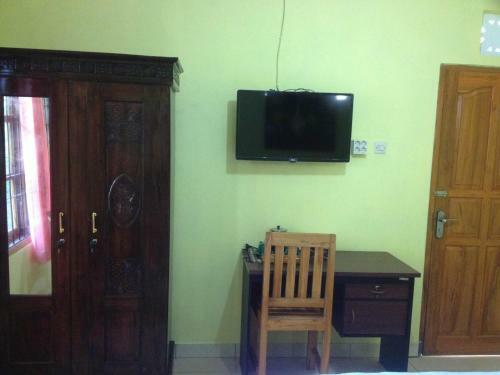 Kori Homestay And Warung Saron