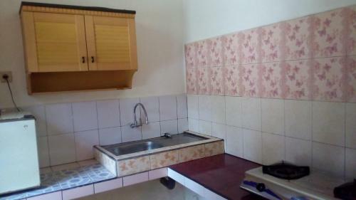 Kori Homestay And Warung Saron