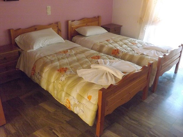 Makis Studios Apartments